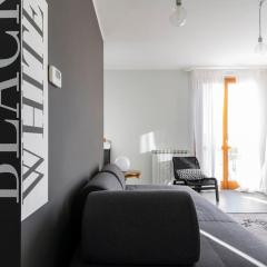BLACK & WHITE flat in Naviglio/ porta Genova