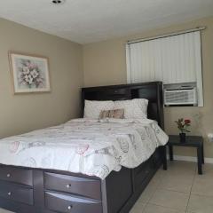 Entire Guesthouse 5 mins to Siesta Key & downtown