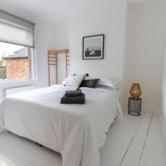 Luxe Garden House for 6 in Central Exeter