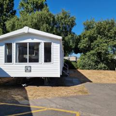 Beautiful 3-Bed Caravan at Rockley Park Poole