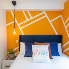 5 bed 5 bath house, free parking, patio garden - Esho Stays