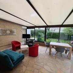 Studio indépendant et bien équipé avec véranda commune