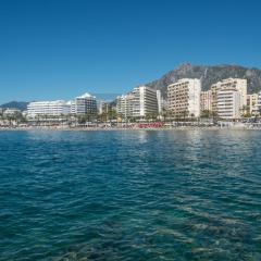 Front sea view apartment on Marbella's beach promenade