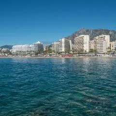 Front sea view apartment on Marbella's beach promenade