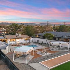 HUGE House in Joshua Tree/Yucca Valley with Pool & Hot Tub