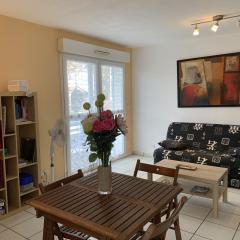 Appartement Cosy à Biscarrosse - 4 Pers, Centre-Ville, Parking, Balcon, Ménage Inclus - FR-1-319-445