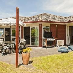 Bliss by the Beach - Whangamata Holiday Home