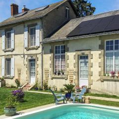 Nice Home In Loge- Fougereuse With Outdoor Swimming Pool, Wifi And Private Swimming Pool