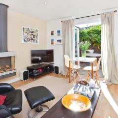 Walking distance to racecourse and city centre