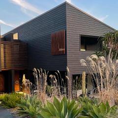 Hyams Beach House A - Brand new lux beach Oasis