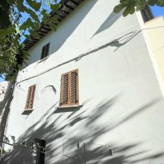 Spoleto central detached villa- car unnecessary - wifi - sleeps 10