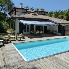 Villa des Acacias avec piscine chauffée pour 15 personnes entre lac et océan Wifi gratuit