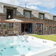 Coed farm-hot tub-sleeps 12-near Brecon