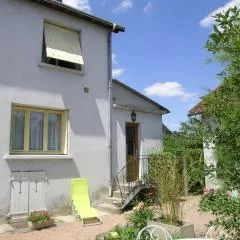 Charmant gîte avec jardin privatif, cheminée et tennis gratuit à Saint-Ennemond - FR-1-489-11