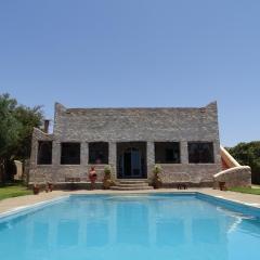 Maison Mimosa, lovely 3 bedroom villa with a pool
