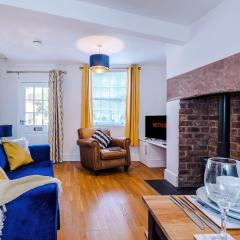 Lovely 2-bed house in Chester by 53 Degrees Property, Ideal for Couples & Small Groups, Amazing Location - Sleeps 4