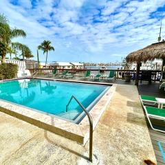 Spacious Updated Waterfront Condo 2x2 Pool Dock
