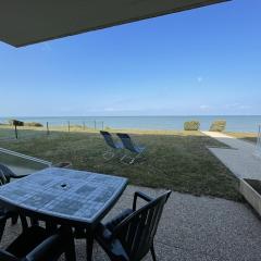 Joli T2 en front de mer avec accès direct plage, terrasse privative, parking et Wi-Fi gratuit - FR-1-361-45