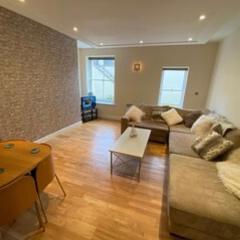 Easby Breakaways - **Modern Apartment 5 mins from South Bay, Scarborough**