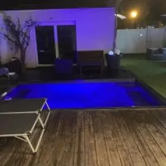 Exceptionnel 3 logements de plein pieds pouvant accueillir jusqu à 8 personnes à 2 pas de la plage et du centre ville dans une résidence de bien être avec jacuzzi et piscine chauffée