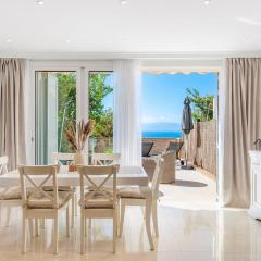 Modern bright and welcoming ocean view apartment