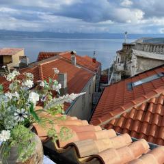 Complete house with Sea View in the center Vrbnik on island KRK
