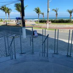 Apartamento Praia Grande, Pé na areia, vista ao mar, próximo a feira de artesanato caiçara.