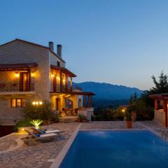 Villa Amfithea in Plaka BY APOKORONAS-VILLAS