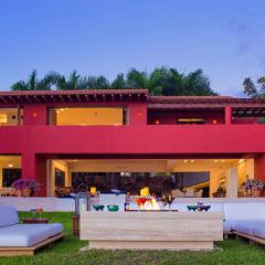 Stunning 7Bd Beachfront Villa Fully Staffed with access to St Regis 4 Seasons & More