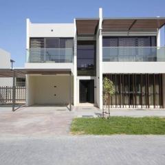 Lovely Independent 6BR Villa in Damac Hills 2