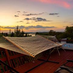 Cozy Sunset Cottage Overlooking Rice Lake