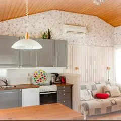 Niemi-Kapee Mansikka - Cozy cottage by the lake