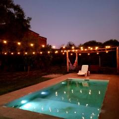 Casa con piscina y patio a 20 minutos de la ciudad