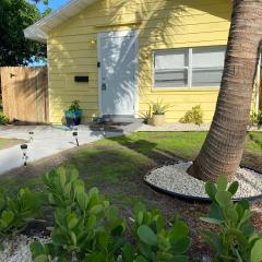 Minutes to Beach! 3 Bedroom House Fenced Backyard Deck Grill Firepit