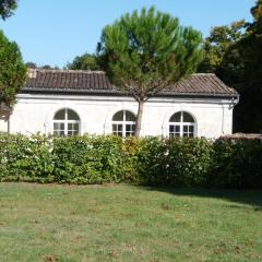 Gîte paisible avec jardins privatifs à Cognac, proche des sentiers de randonnée, animaux acceptés - FR-1-653-178