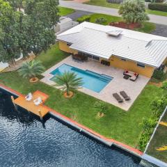 New! Waterfront Heated Pool & Jacuzzi 2 mi to Beach - Fishing Pier Relaxing SPA & Hammock