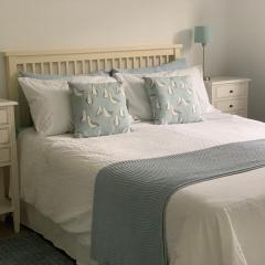 Seaglass Cottage, 5 mins from beach, leafy lane