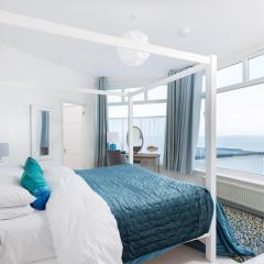 Cove View-Sea view apartment in corner of Cornish paradise