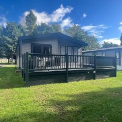 Copse View Lodge with Hot Tub