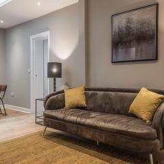Nelson Crescent West : Modern one bedroom basement apartment in central location
