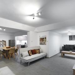 2 bedroom aprtmnt next to Hilton and all hospitals