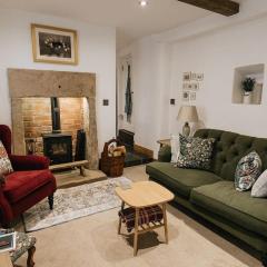 Fryers Cottage - Beautiful 2 bedroom Town & Country Cottage on edge of Peak District