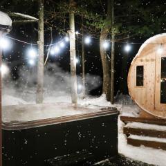 Winter Escape Waterfront Cottage Hottub&sauna!