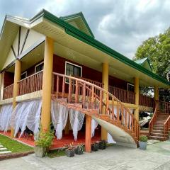 La Famille Guesthouse Pundaquit Mountain view and walking distance to beach