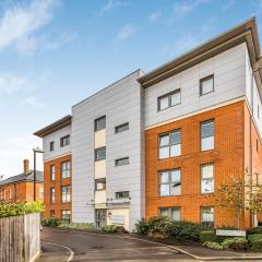 Central Modern Flat with Parking - Pass the Keys