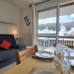 Studio cosy à 50m des pistes avec Wifi et parking - FR-1-525-214
