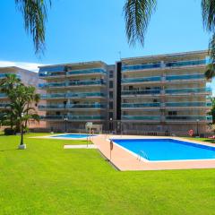 Appartement tout confort terrasse 21 m2 pleins sud wifi proche port aventura centre et plage 2 chambres 2 SDB piscine