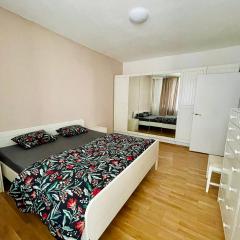 2-BDR Flat Near the Mall, Spacious & Cozy by Flat Mаnager