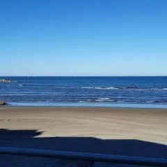 AS22244- P4 Vue Mer, sur la plage à 2 pas du Centre Ville avec parking privé
