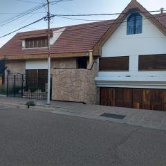 Cálido y confortable Chalet a metros Mendoza Plaza Shopping